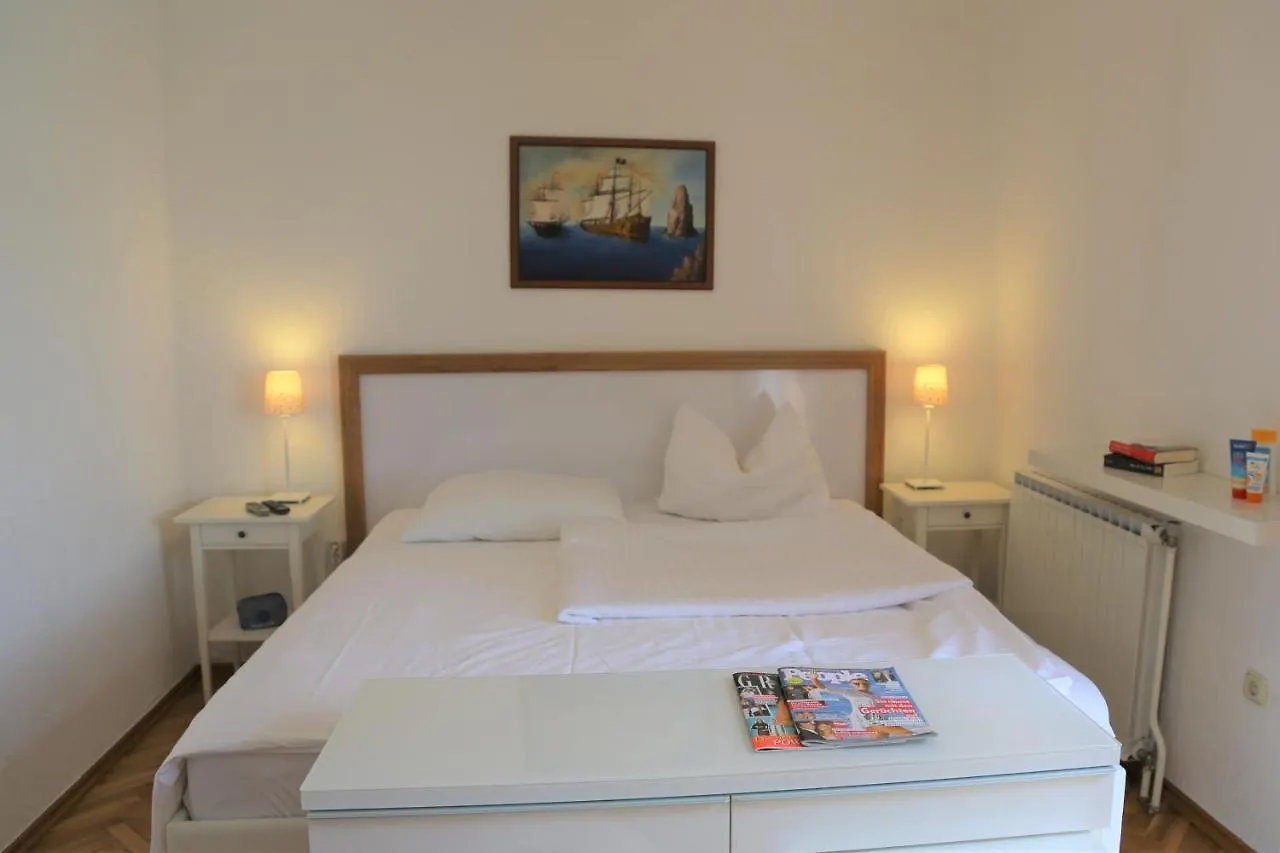Villa Ana Lovran Bed & Breakfast