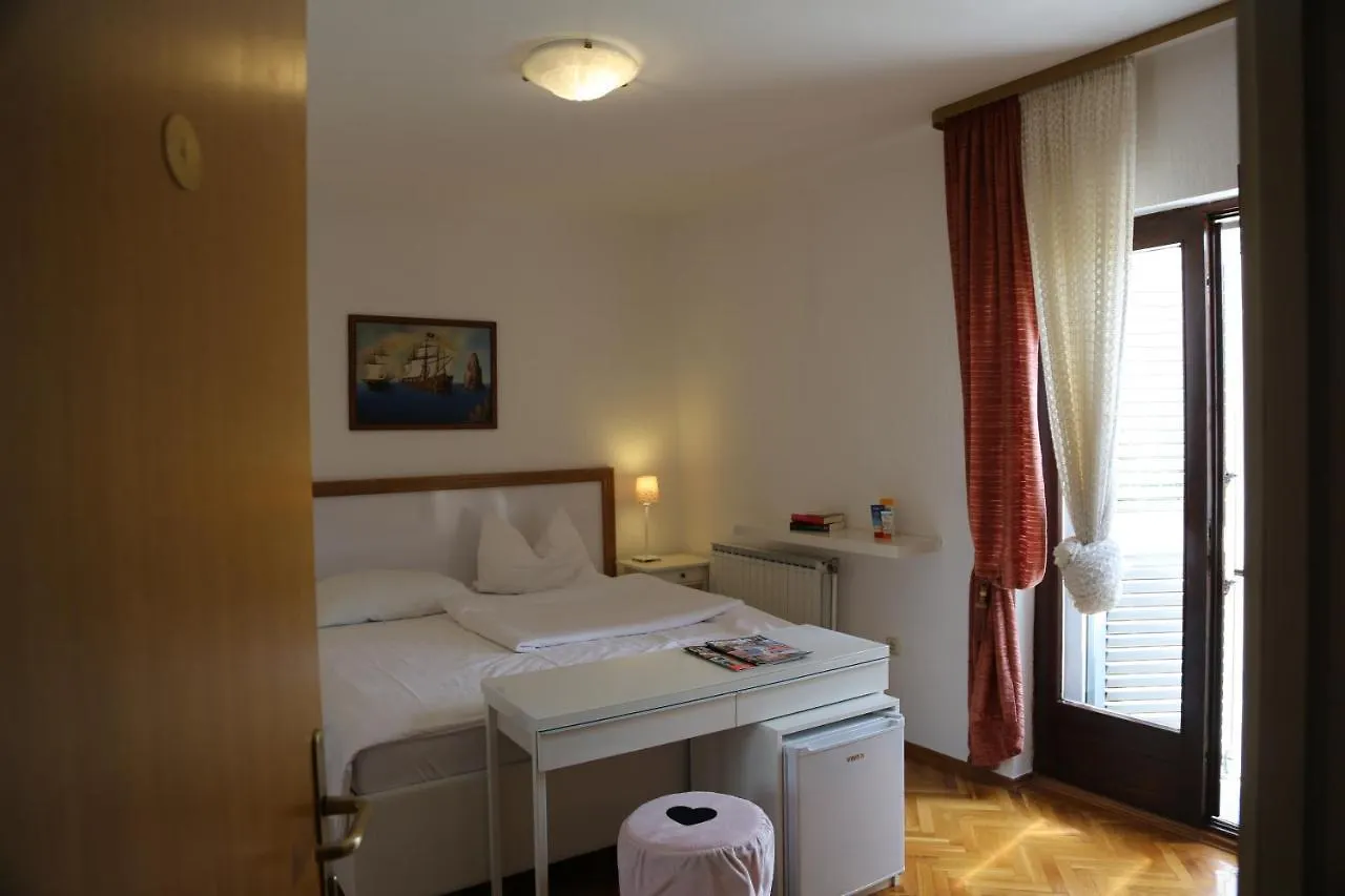 Villa Ana Lovran Bed & Breakfast