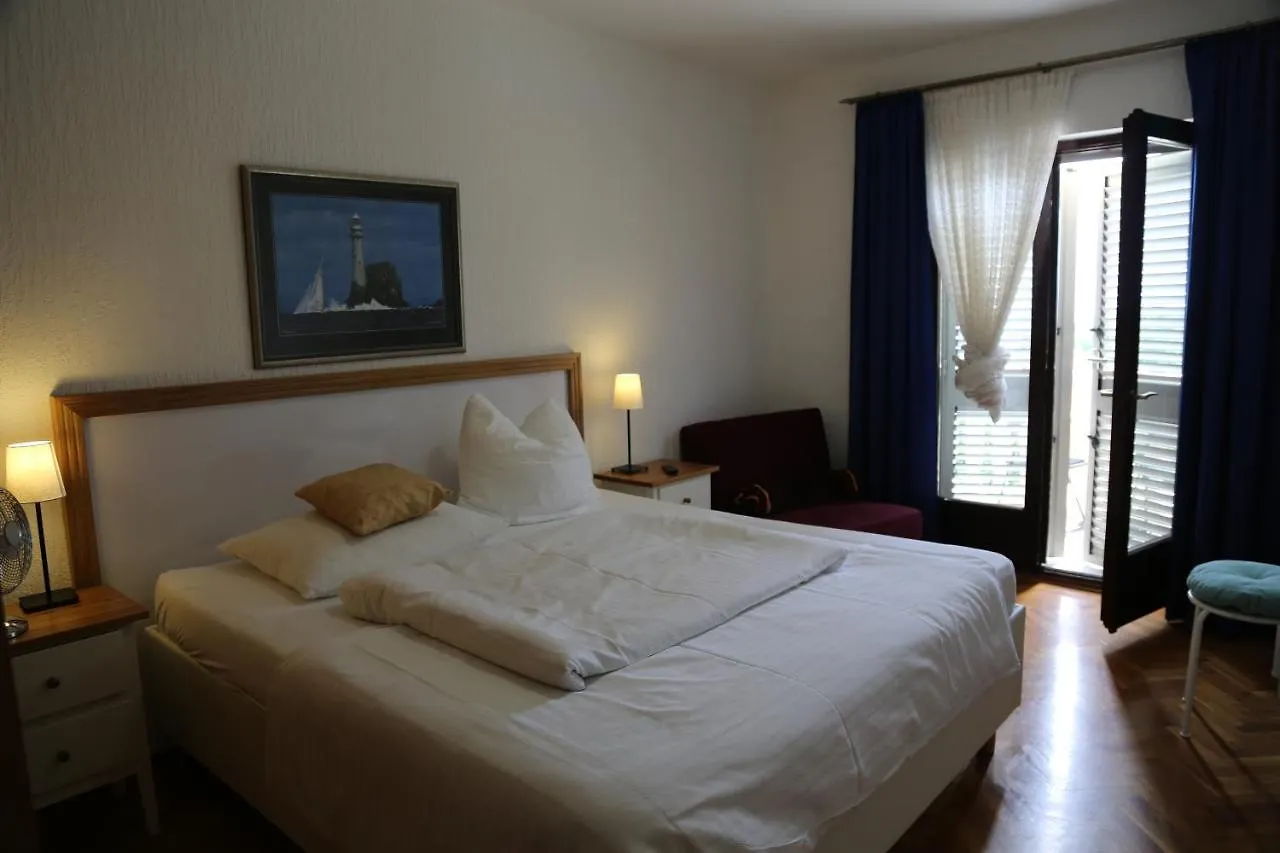Villa Ana Lovran Bed & Breakfast