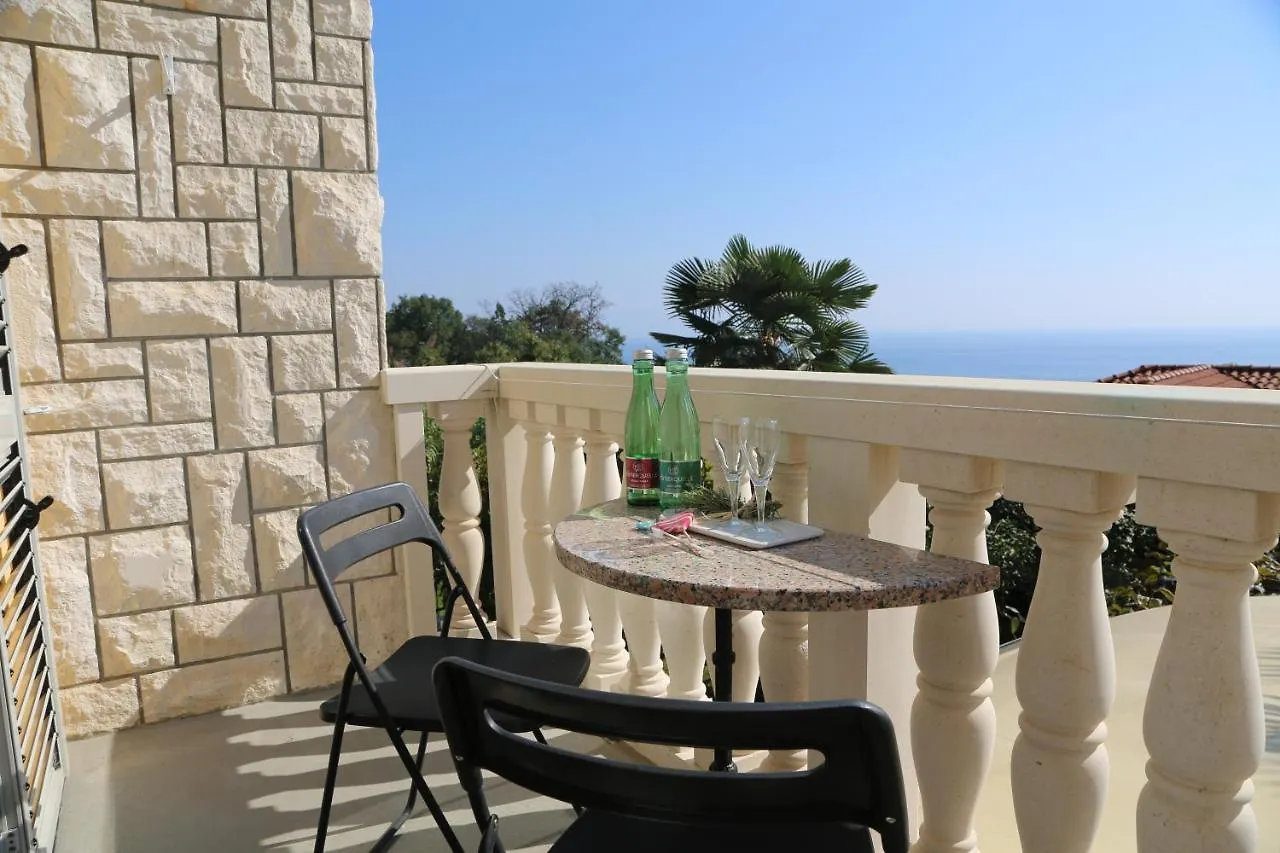 Villa Ana Lovran Bed & Breakfast