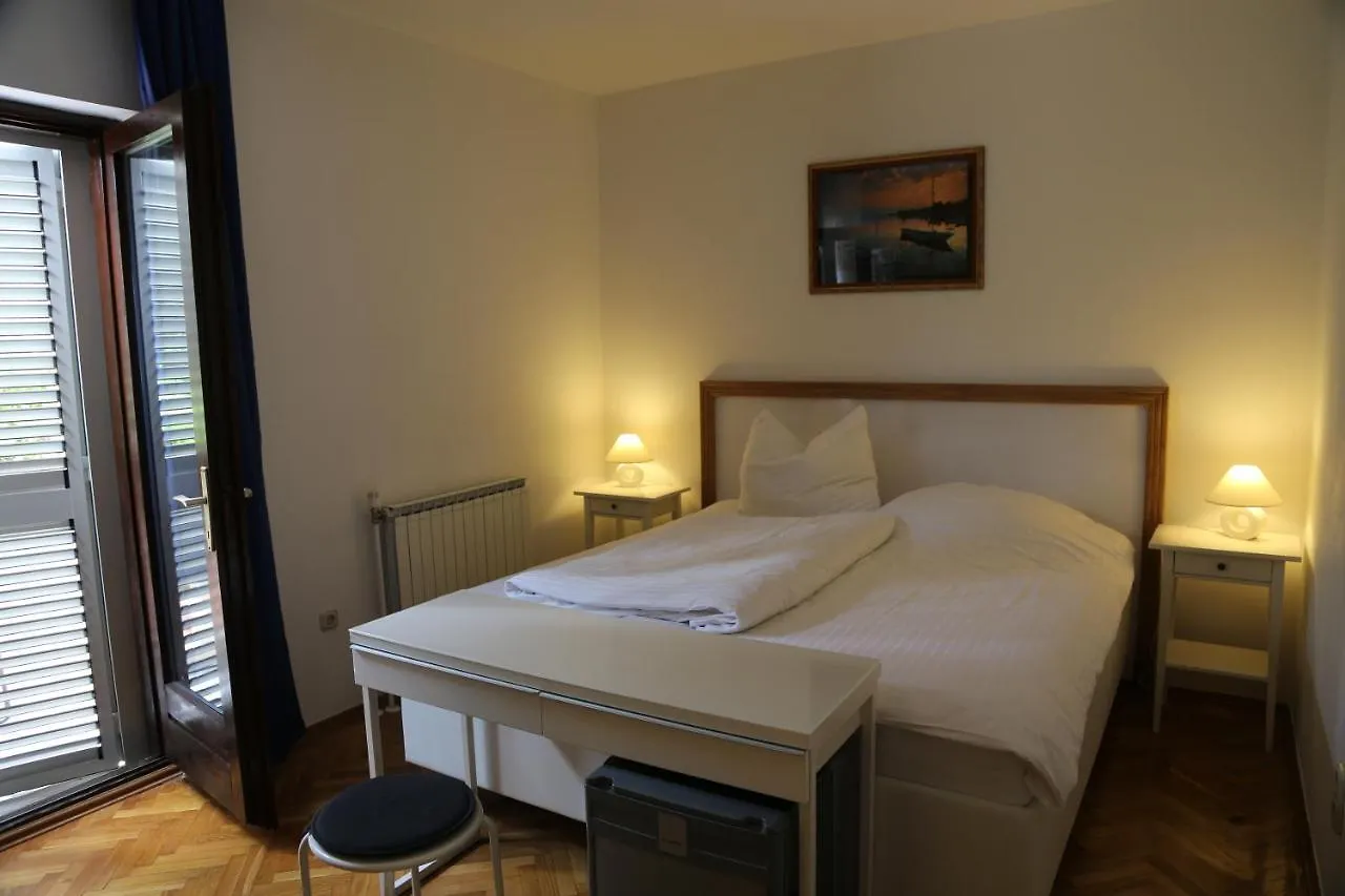 Villa Ana Lovran Bed & Breakfast