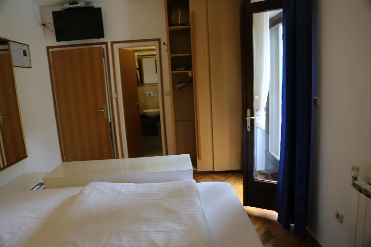 Villa Ana Lovran Bed & Breakfast